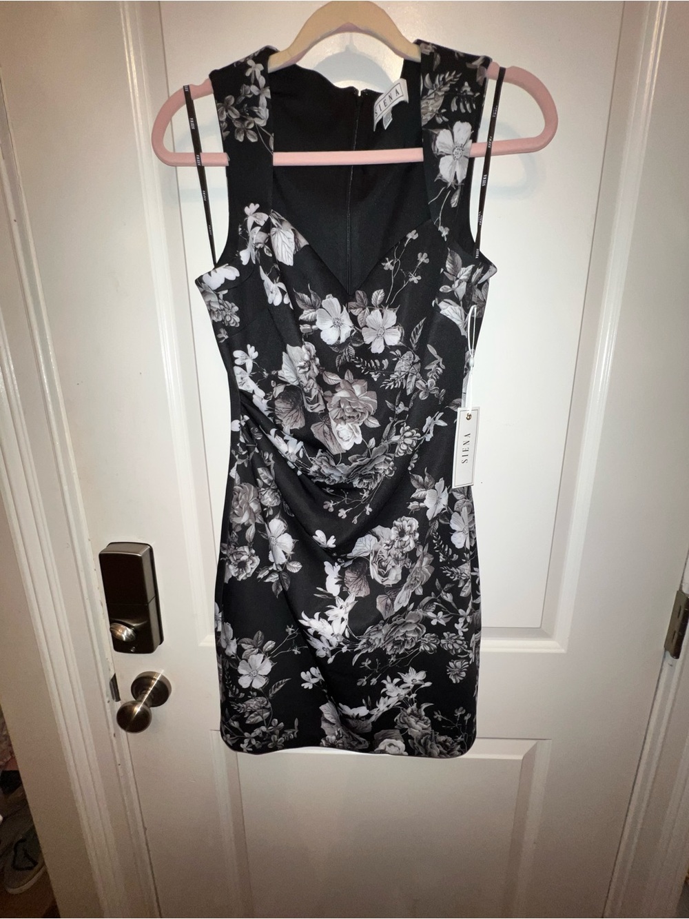 Siena B/W Floral Scuba Sheath Dress. NWT. SZ: 10. Retail: $118. Asking: $79.